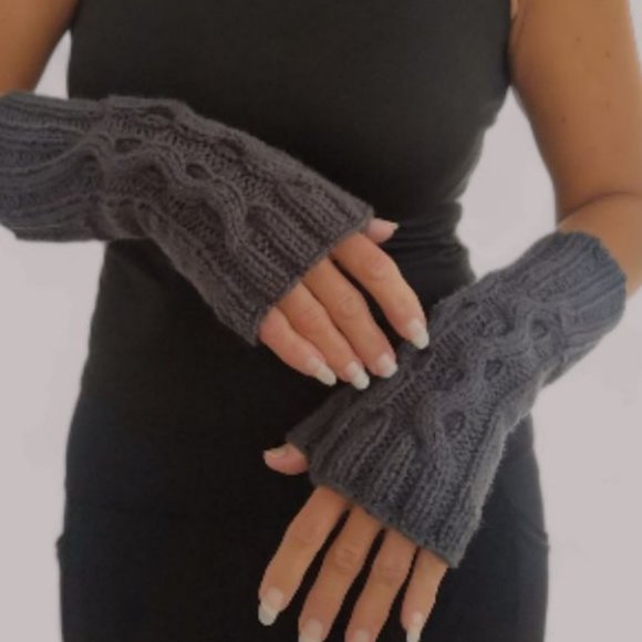 Grey Seamless Knitted Fingerless Texting Gloves Unisex Gift Handmade in Canada - Picture 2 of 8